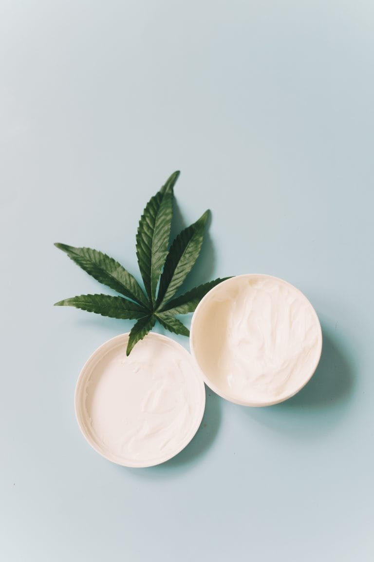 Feuille de chanvre et crème