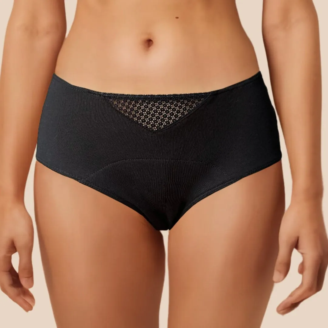 shorty menstruel avec un triangle de dentelle sur le devant pour tous les jours du cycle